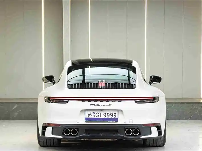 PORSCHE 911