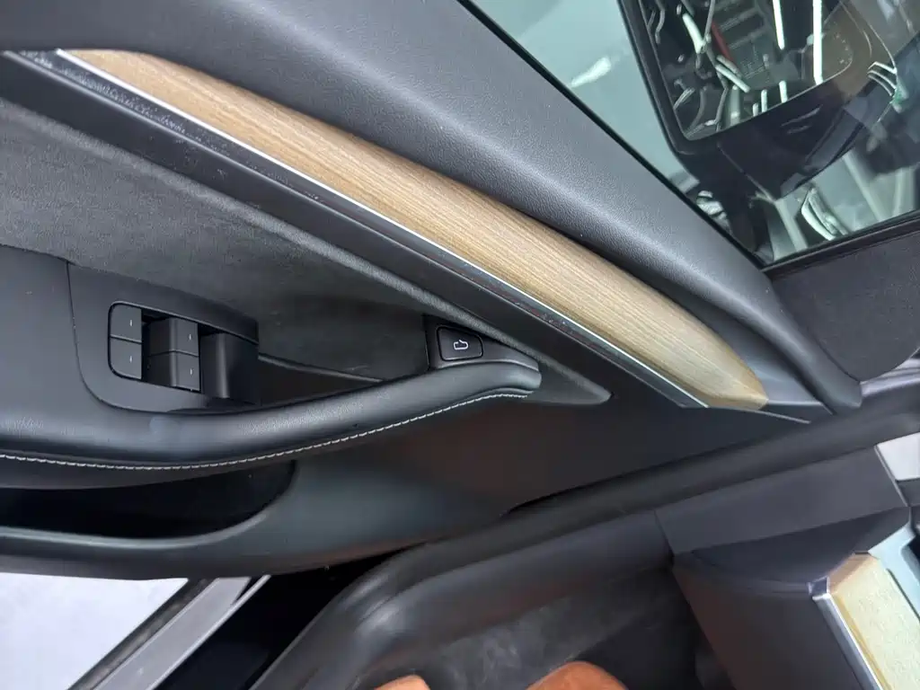 Mercedes-Benz EQC — миниатюра 4