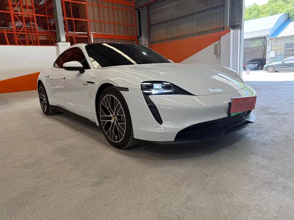 Porsche Taycan — миниатюра 3