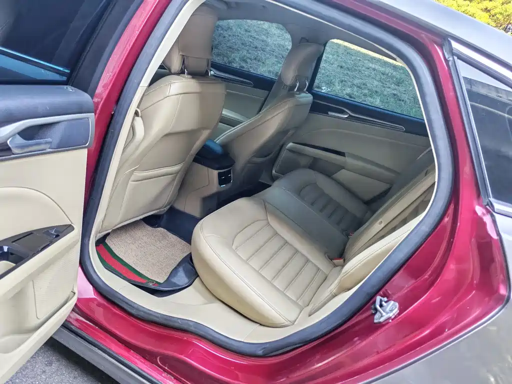 Ford Mondeo — миниатюра 9