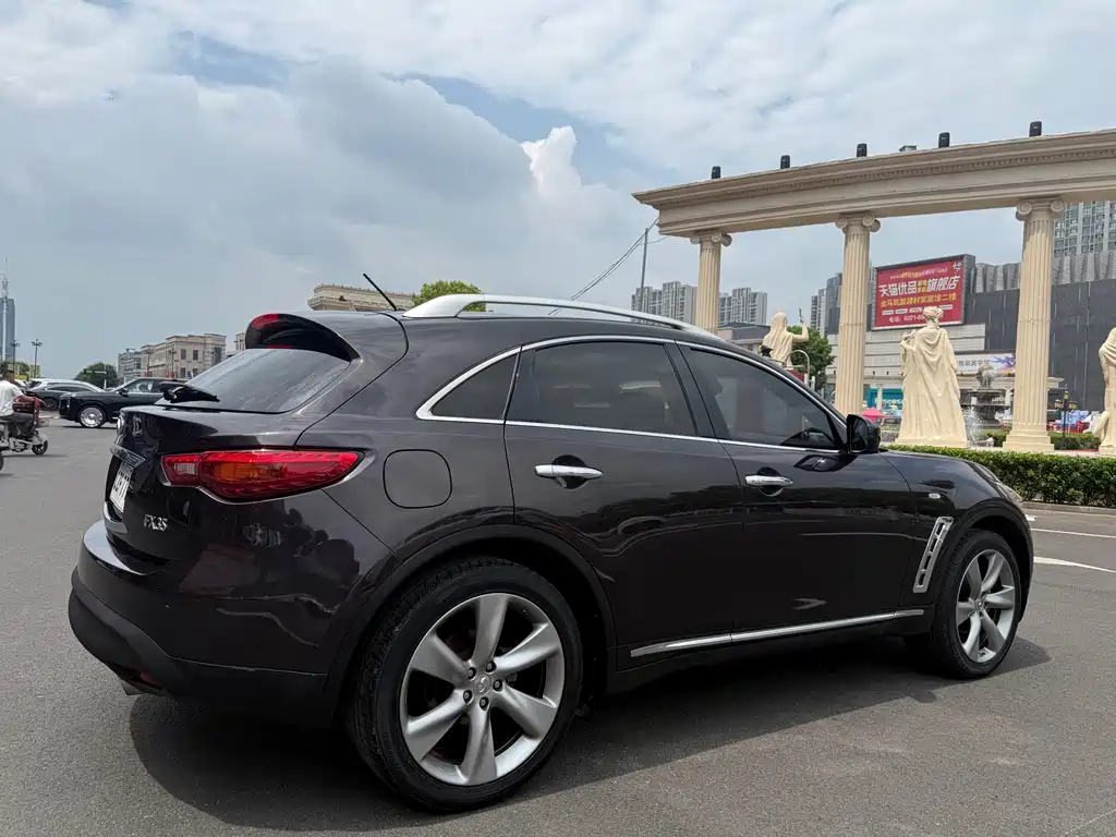 Infiniti FX — миниатюра 9
