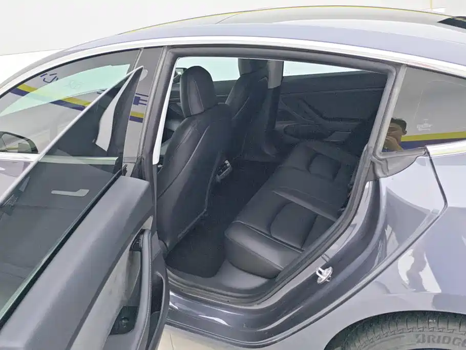 Tesla Model 3 — миниатюра 11