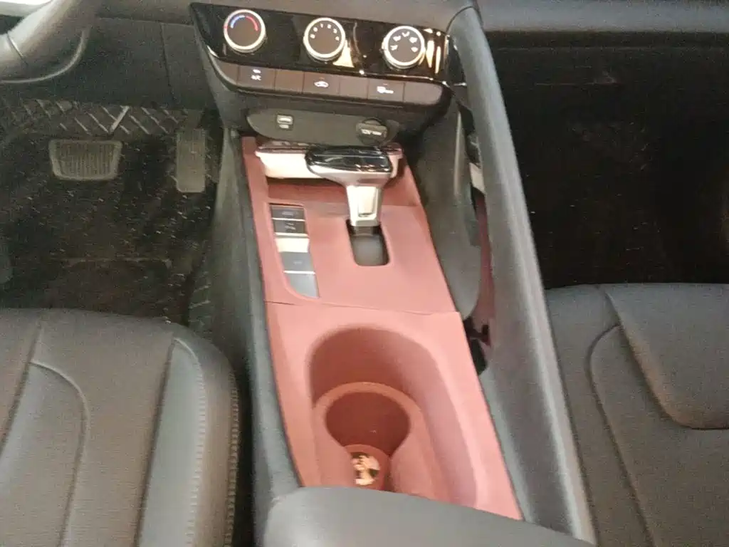 Hyundai Elantra — миниатюра 14