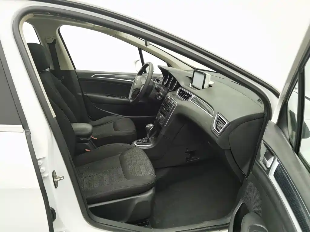 Peugeot 308 — миниатюра 23