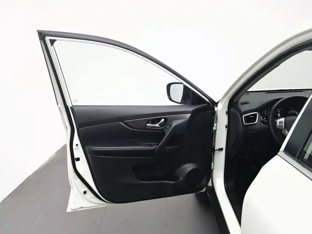 Nissan X-Trail — миниатюра 8