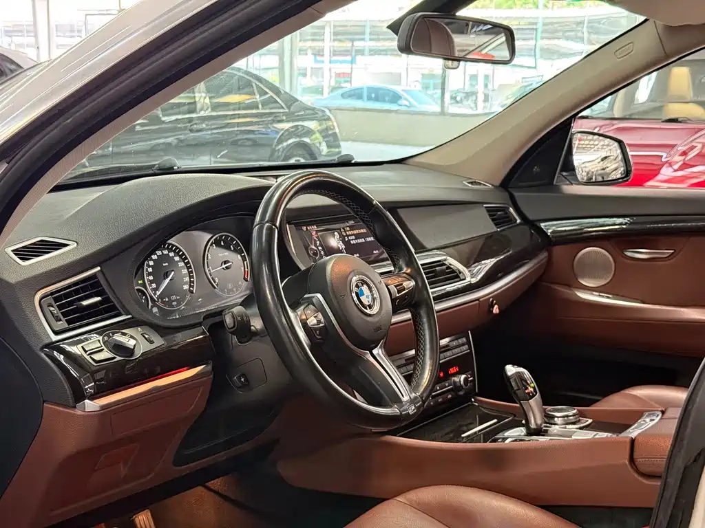 BMW 5 Series GT — миниатюра 4