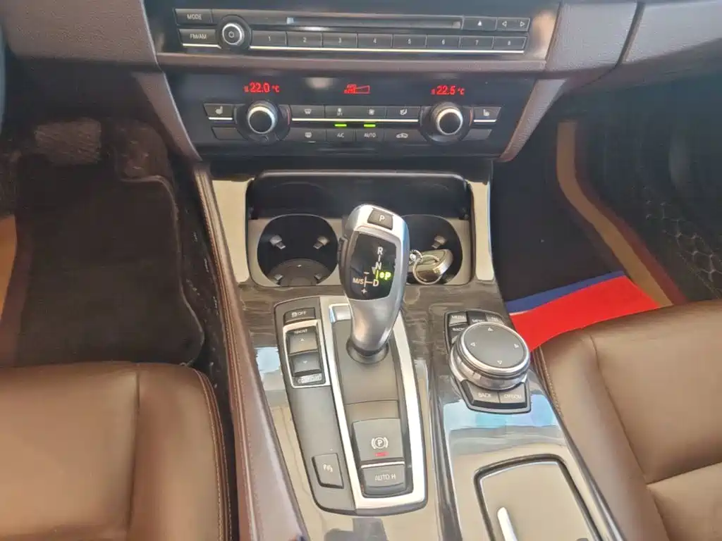 BMW 5 Series — миниатюра 14