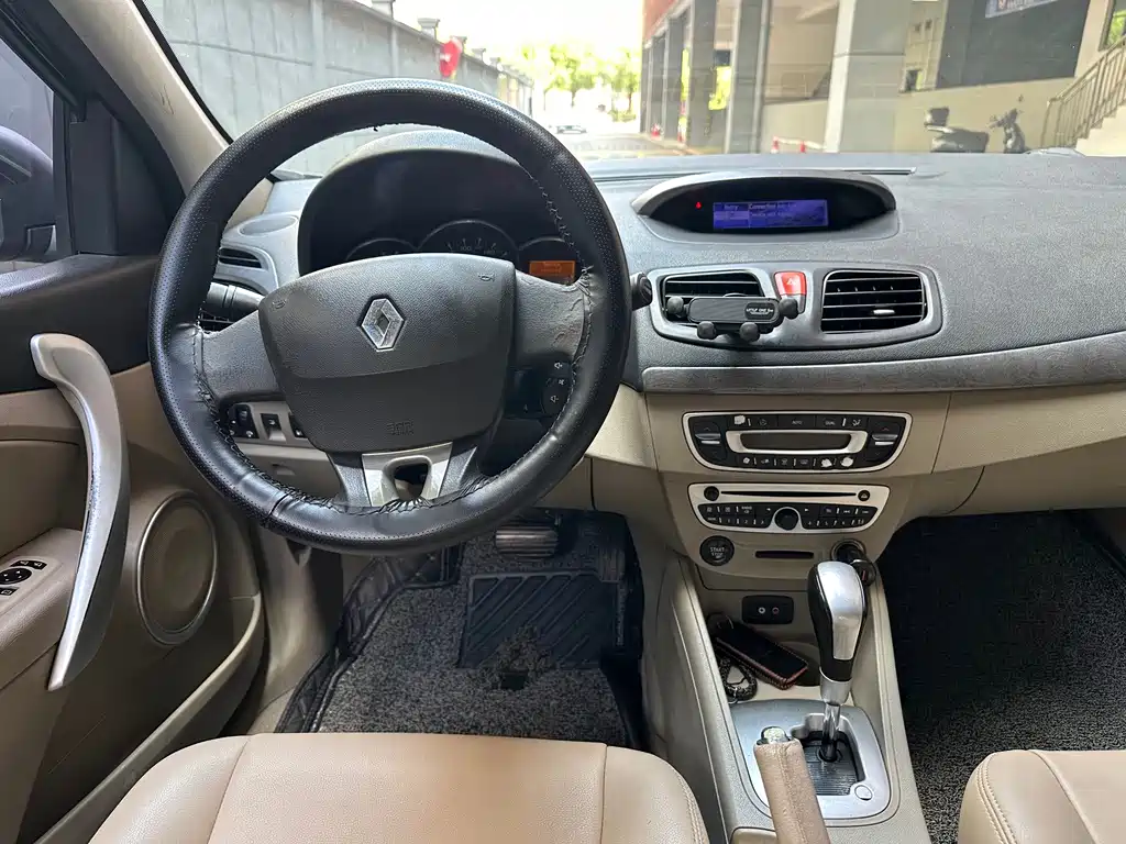 Renault Fluence — миниатюра 14