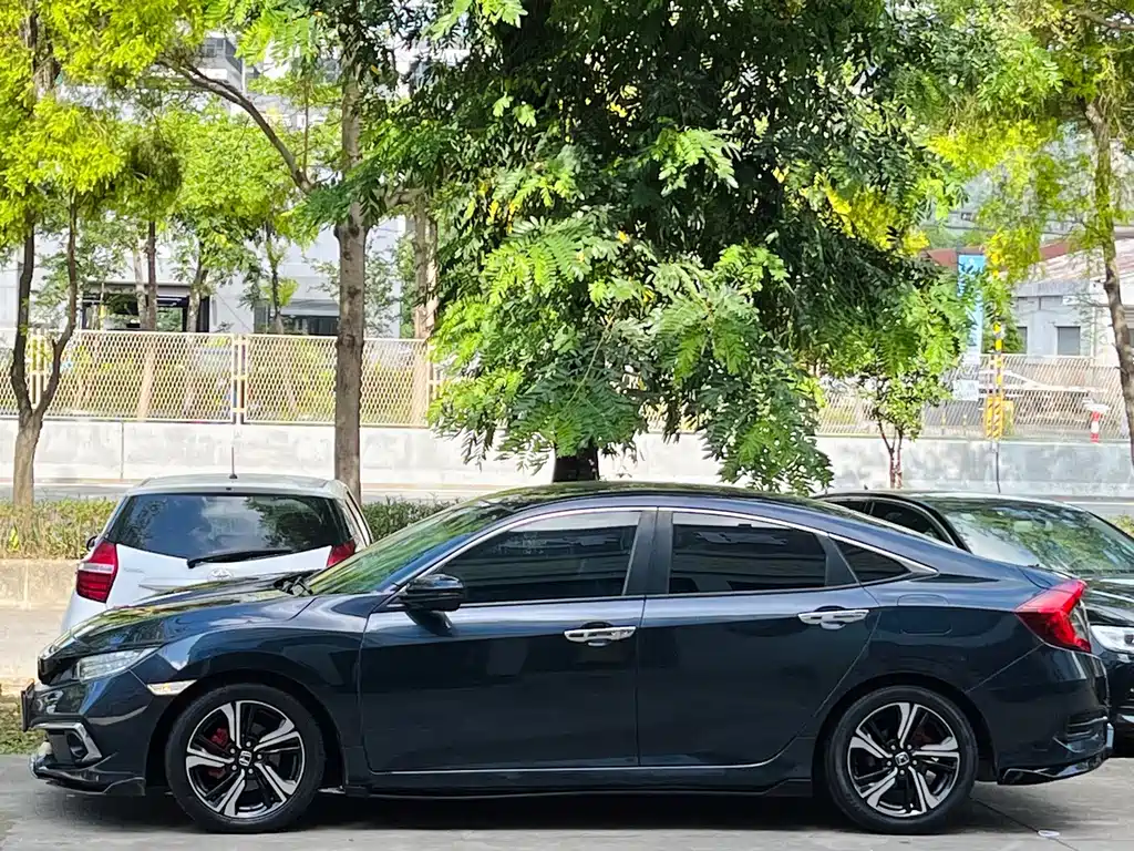 Honda Civic — миниатюра 7