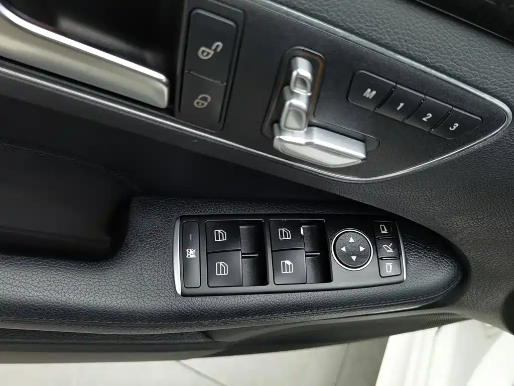 Mercedes-Benz E-Class — миниатюра 9
