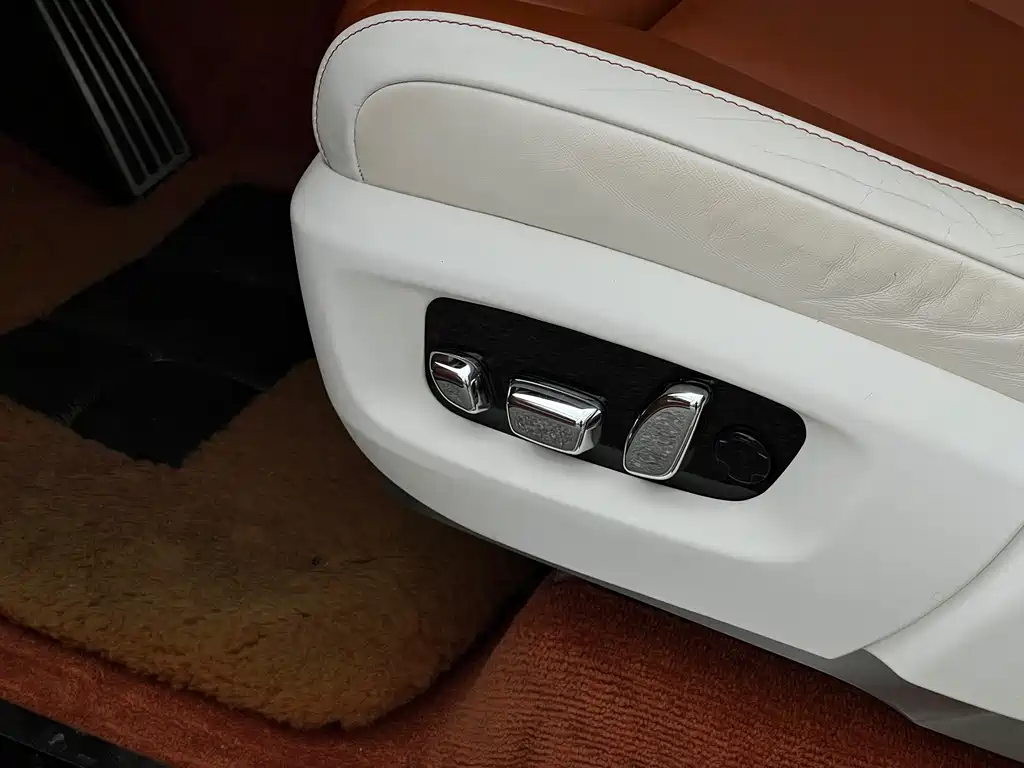 Rolls-Royce Cullinan — миниатюра 25