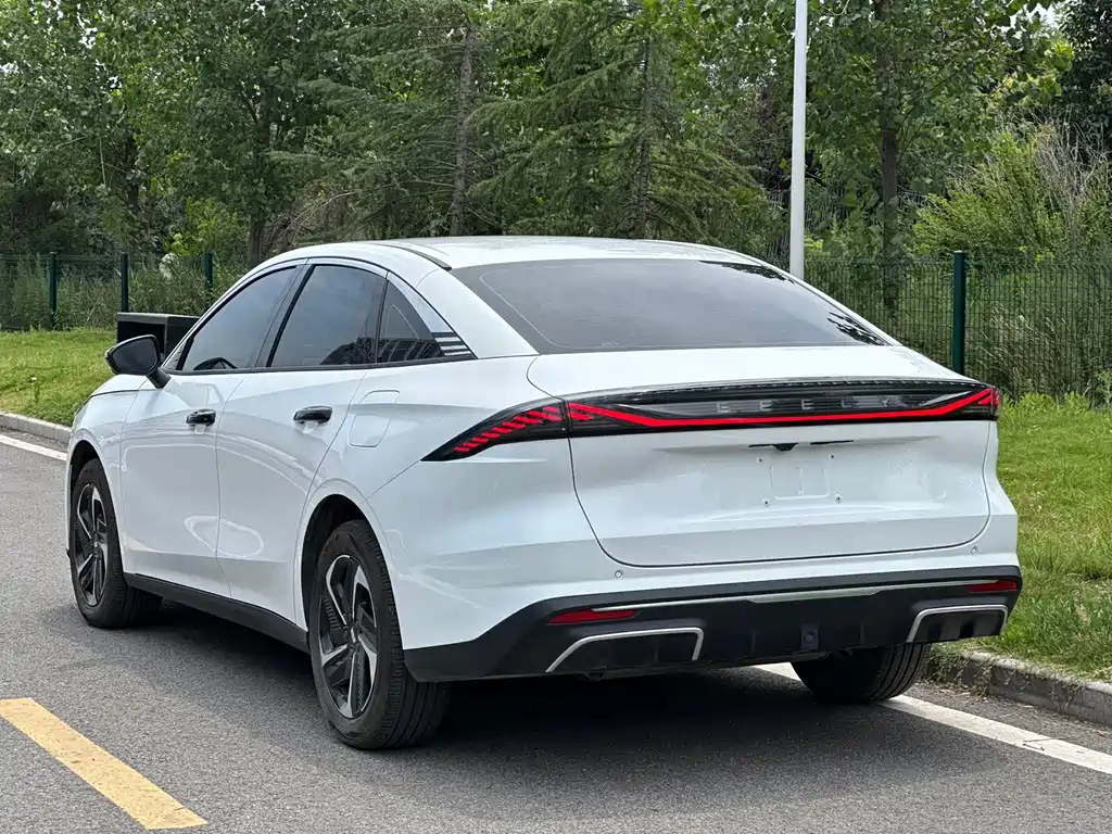 Geely Galaxy Galaxy L6 L6 2025 EM-i 140km +