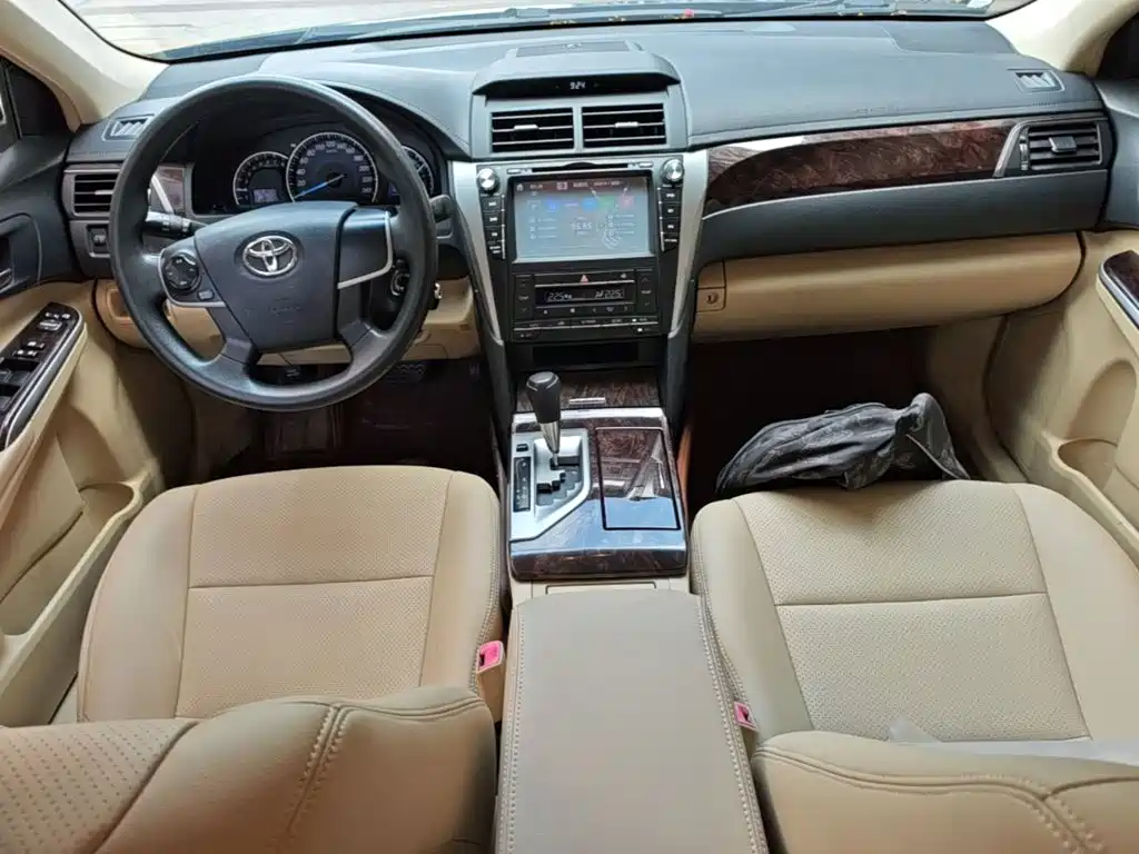 Toyota Camry — миниатюра 10