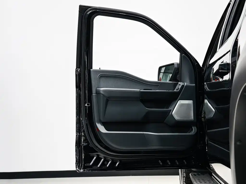 Ford F-150 Raptor — миниатюра 13