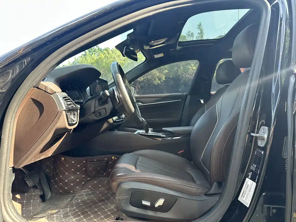 BMW 5 Series — миниатюра 10