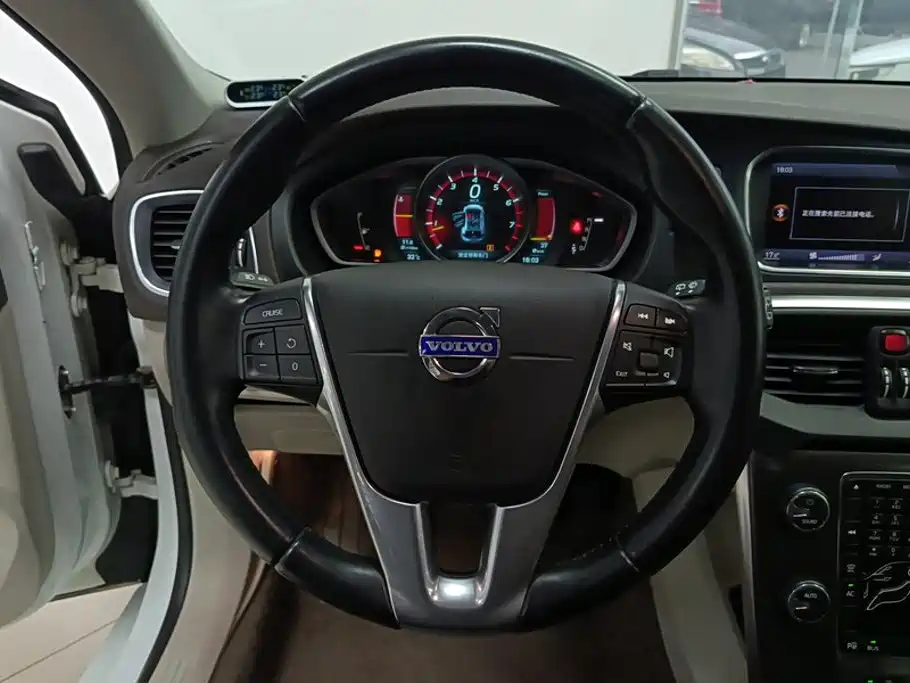 Volvo V40 — миниатюра 15