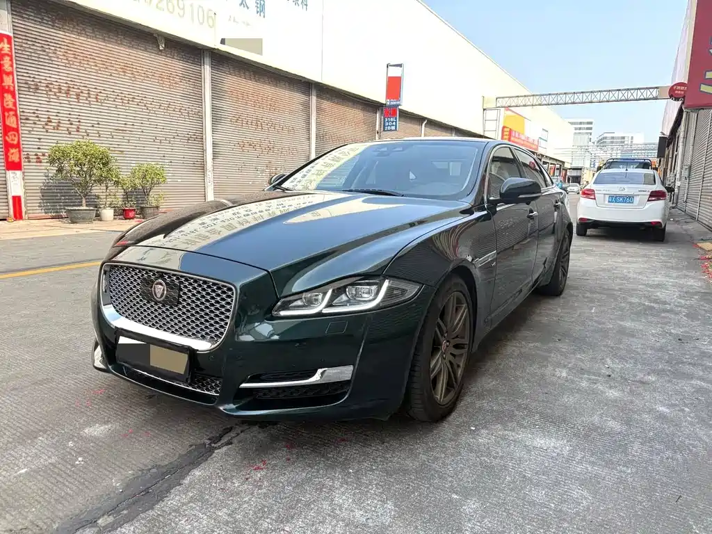 JAGUAR XJ