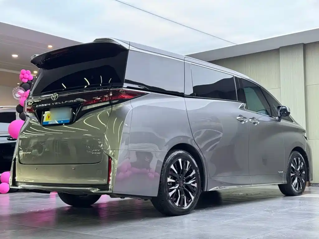 Toyota Vellfire — миниатюра 12