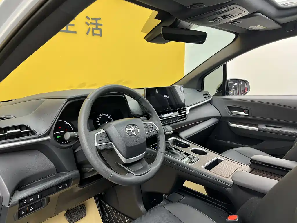 Toyota Sienna 2024 2.5L Luxury