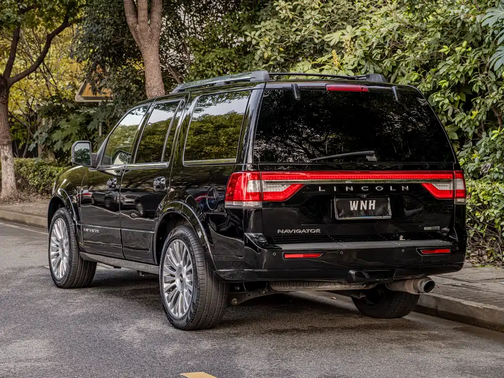 LINCOLN NAVIGATOR