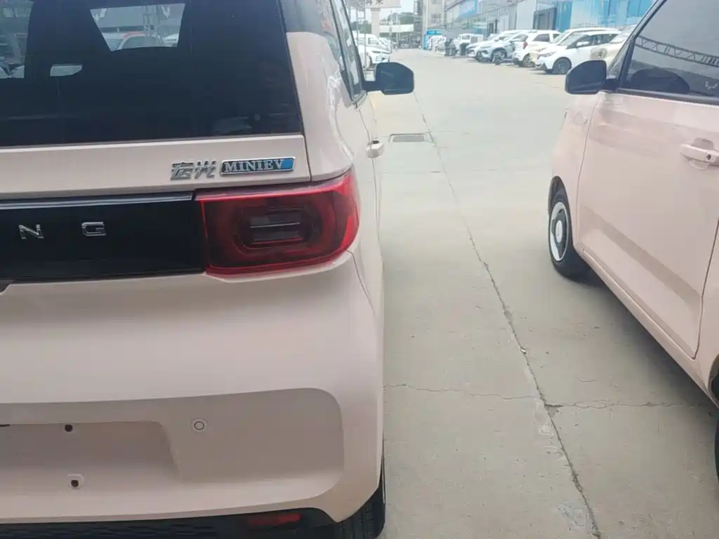 Wuling MINIEV — миниатюра 8