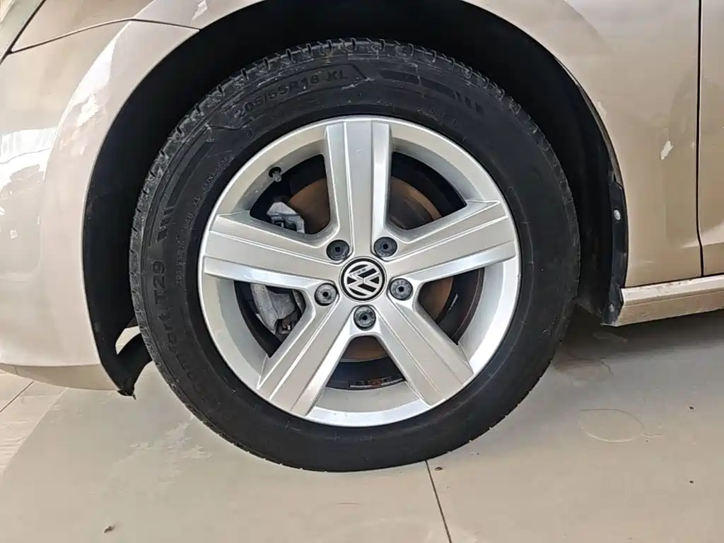 Volkswagen Golf — миниатюра 23