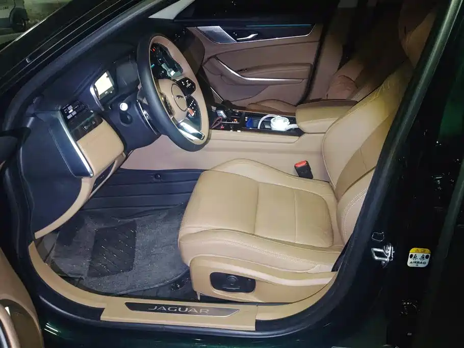 Jaguar XFL 2025 2.0T P250 Premium Luxury