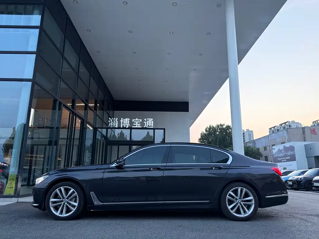 BMW 7 Series 7 2016 750Li xDrive мест