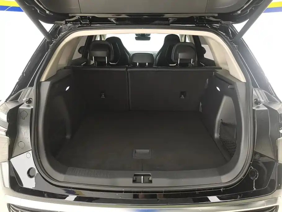 Hongqi Hongqi HS3 PHEV — миниатюра 4