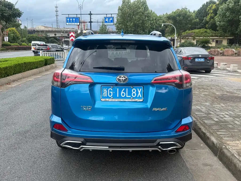 Toyota RAV4 — миниатюра 4