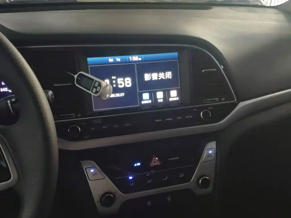 Hyundai Elantra — миниатюра 13