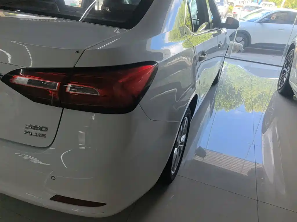 Roewe 360 — миниатюра 8