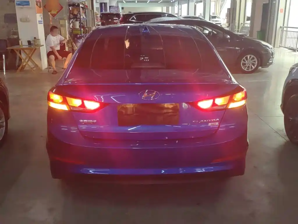 Hyundai Elantra — миниатюра 6