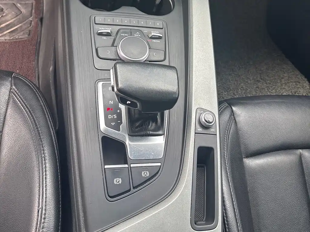 Audi A4L — миниатюра 12
