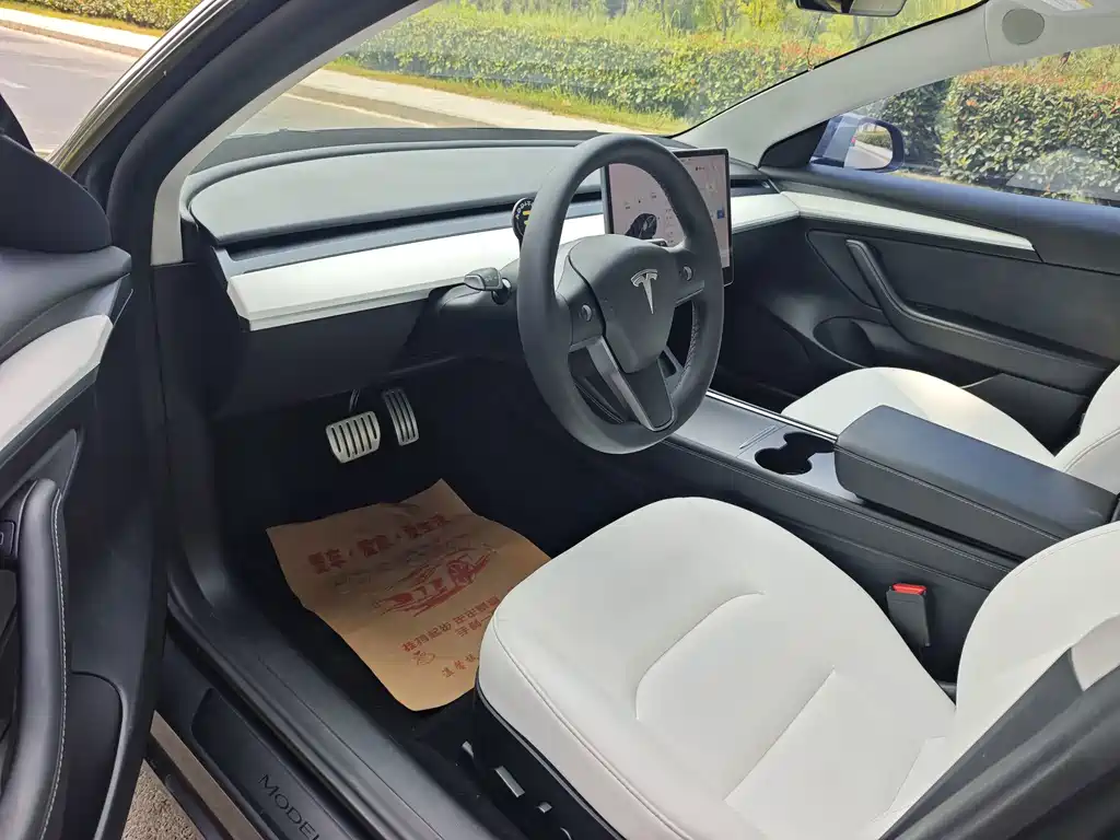 Tesla Model 3 — миниатюра 4