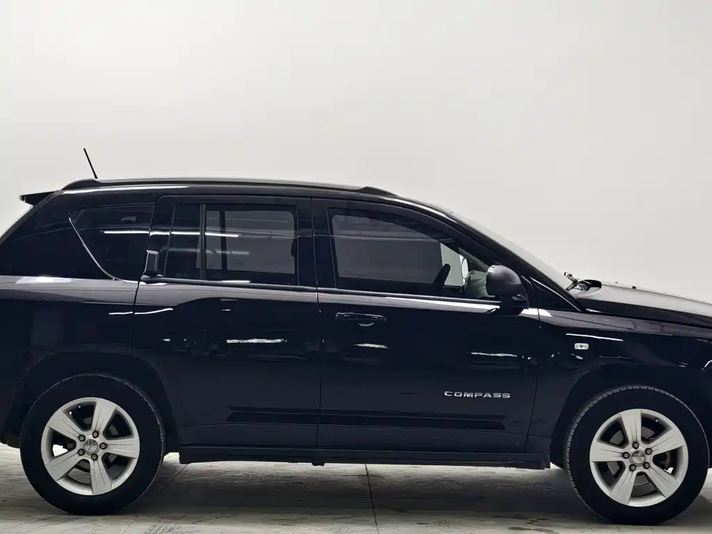 Jeep Compass (Import) — миниатюра 8
