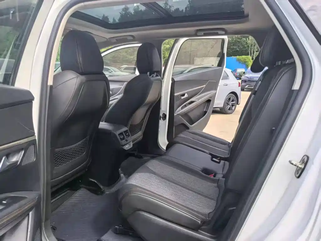 Peugeot 5008 — миниатюра 6