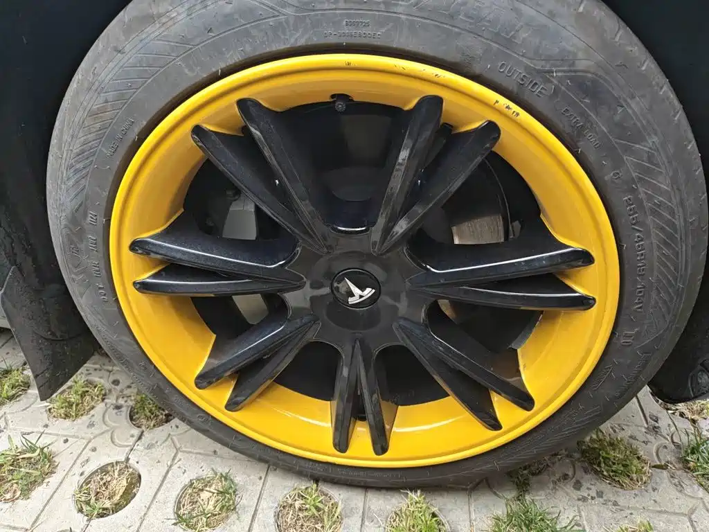 Tesla Model Y — миниатюра 25