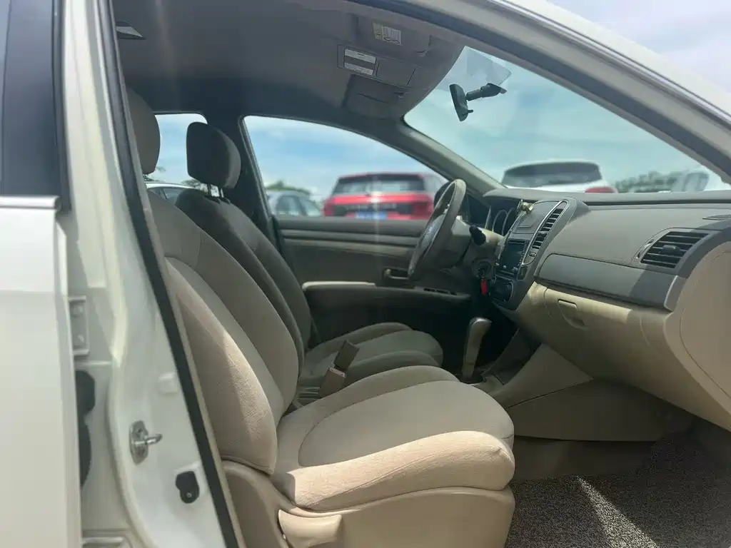 Nissan Sylphy — миниатюра 8