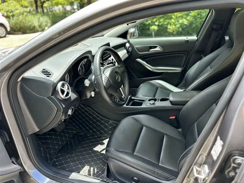Mercedes-Benz GLA 2015 GLA 220 4MATIC Fashion