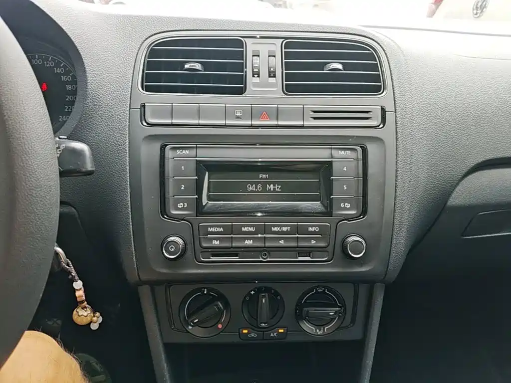 Volkswagen Polo — миниатюра 13
