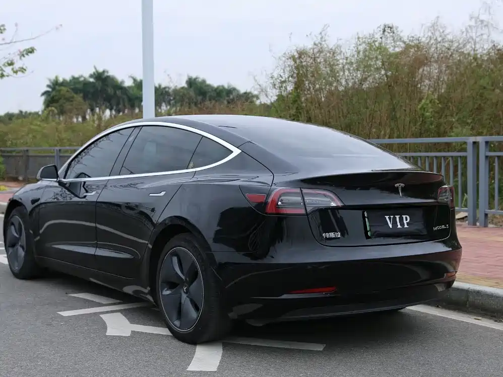 Tesla Model 3 — миниатюра 11