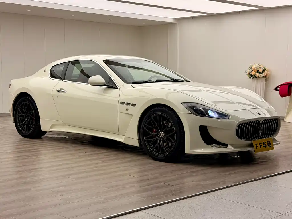 Maserati GranTurismo 2013 4.2L AT