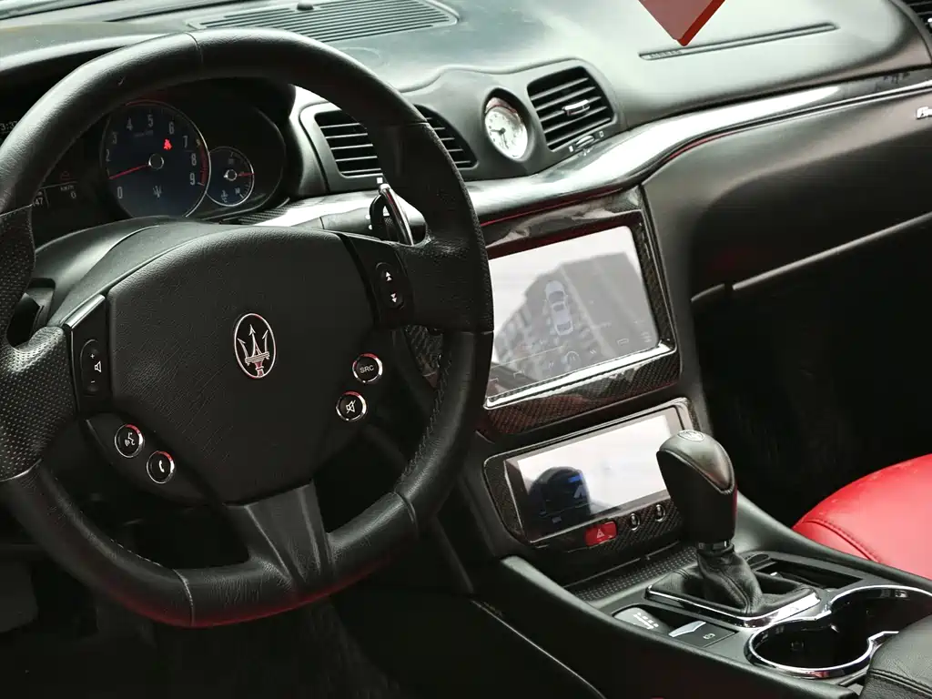 Maserati GranTurismo — миниатюра 7