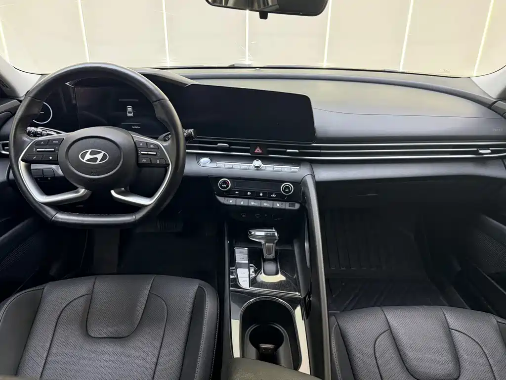 Hyundai Elantra — миниатюра 5