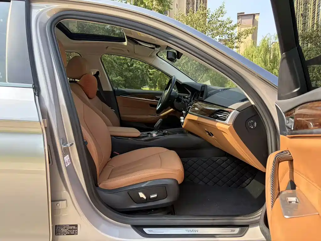 BMW 5 Series — миниатюра 8
