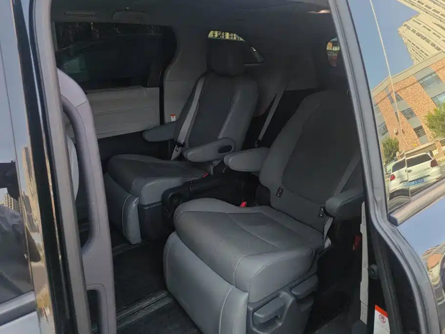 Toyota Granvia — миниатюра 11