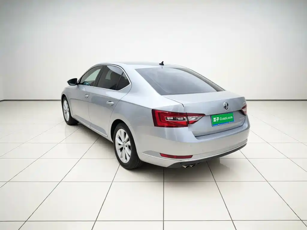 Skoda Superb — миниатюра 4