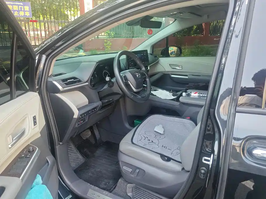 Toyota Granvia — миниатюра 9