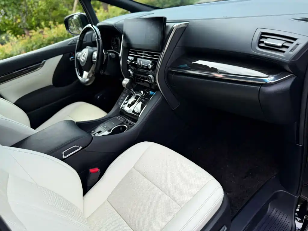 Lexus LM — миниатюра 16